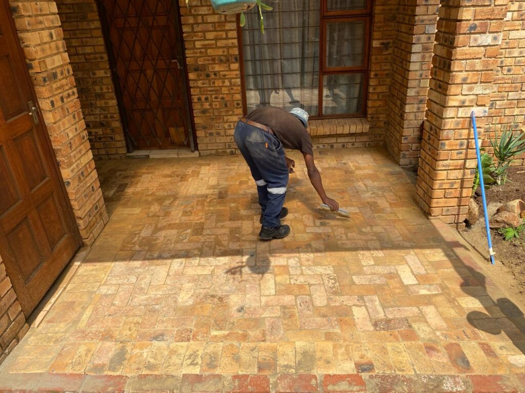 Grouting paving installation